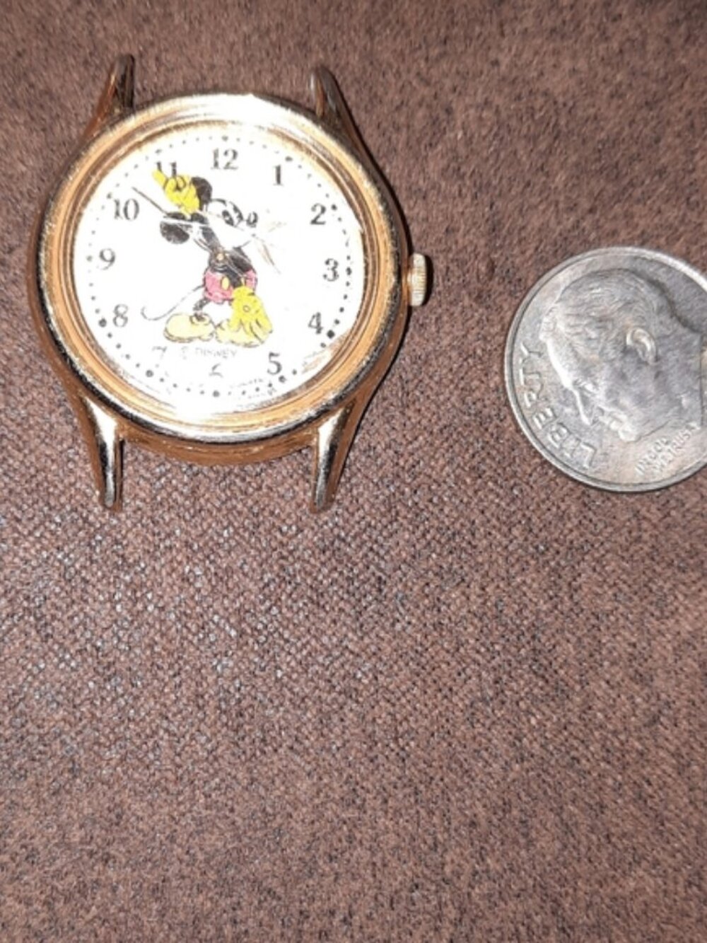 vintage Lorus disney wrist watch features a quartz movement works new battery